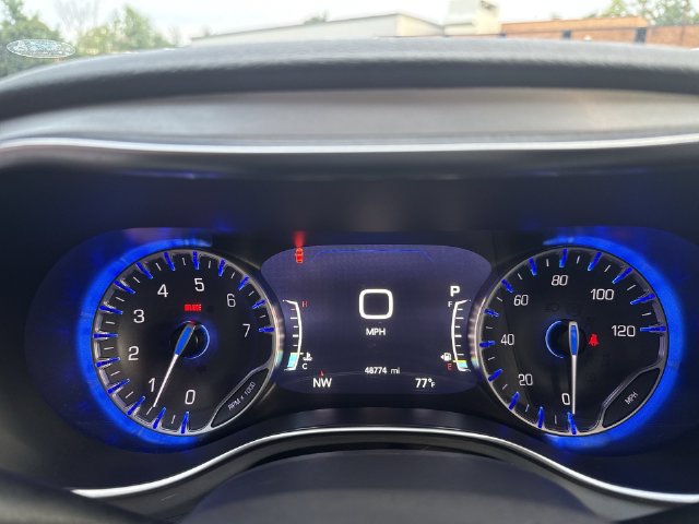 Used 2025 Chrysler Pacifica Limited FWD image 15