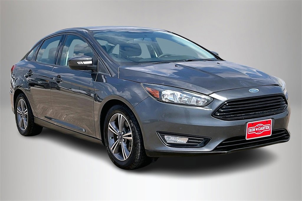 Certified 2018 Ford Focus SE w/ SE Appearance Package image 5