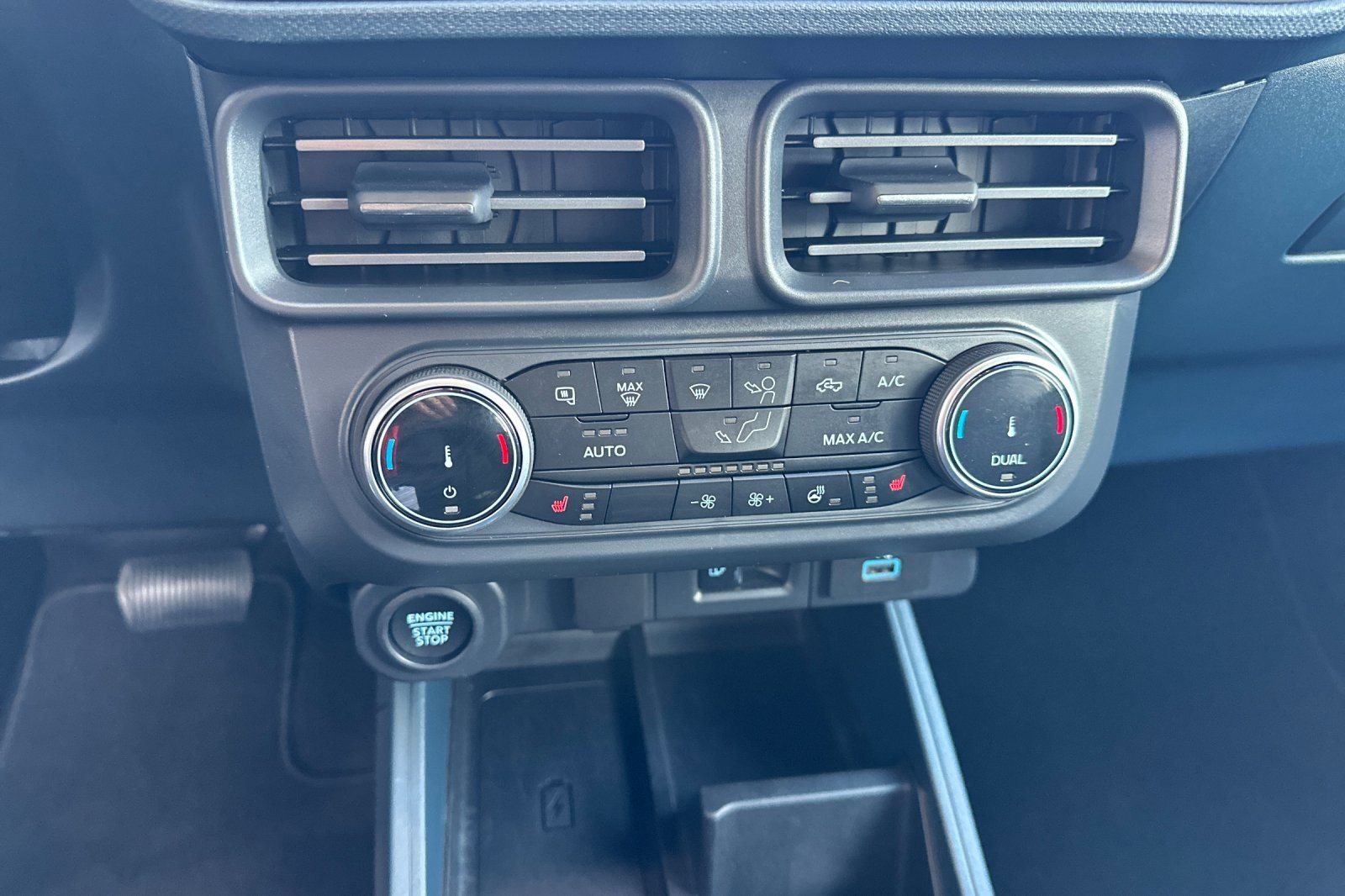 Certified 2024 Ford Maverick Lariat w/ Black Appearance Package image 23