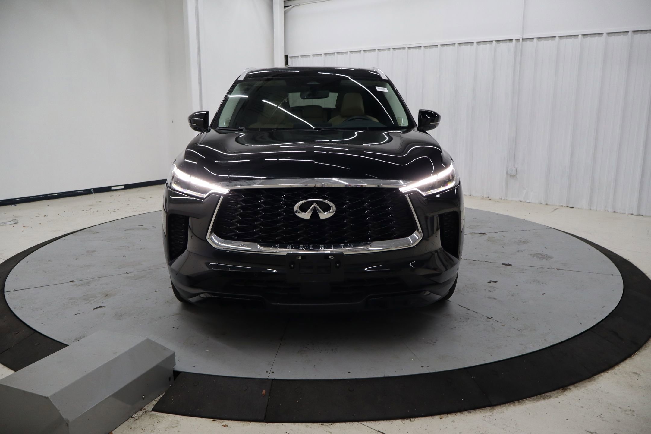Used 2023 INFINITI QX60 Luxe w/ Performance Audio Package FWD image 11
