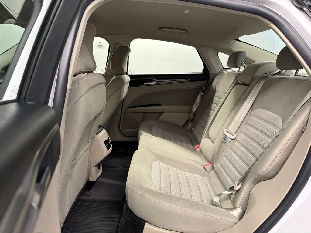 Certified 2018 Ford Fusion SE w/ Fusion SE Technology Package FWD image 29