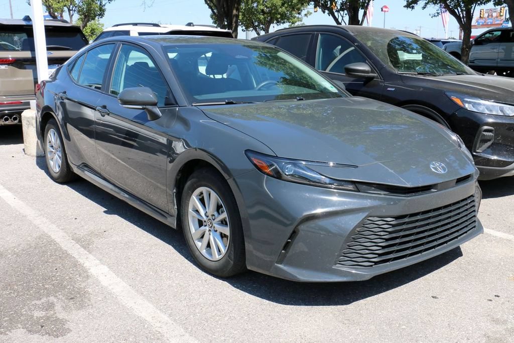 Used 2025 Toyota Camry LE FWD image 4