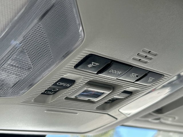 Used 2021 Toyota RAV4 XLE w/ Convenience Package FWD image 40
