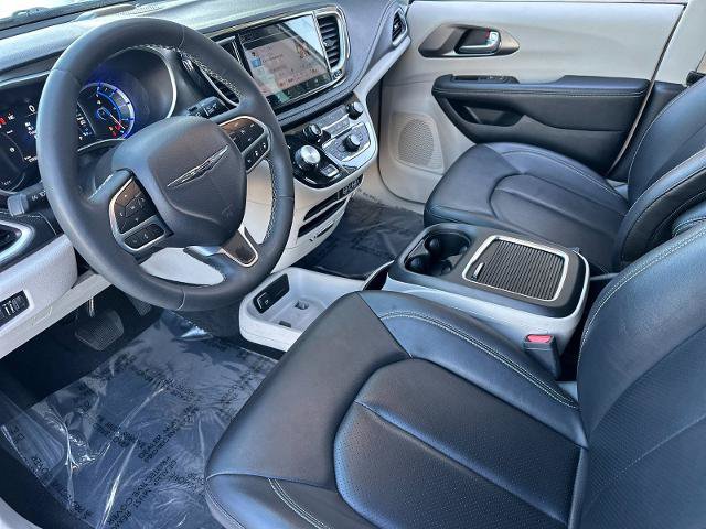 Used 2024 Chrysler Pacifica Limited FWD image 9