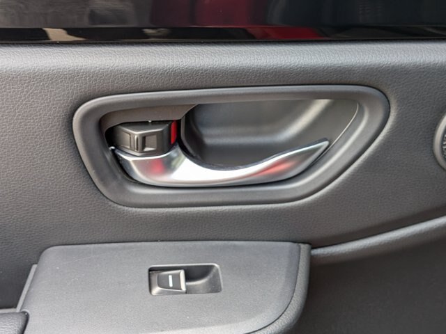Used 2025 Honda Pilot Touring image 29