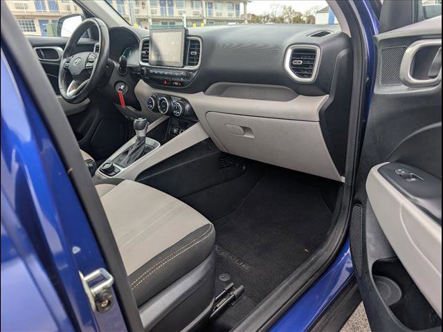 Used 2023 Hyundai Venue SEL image 22