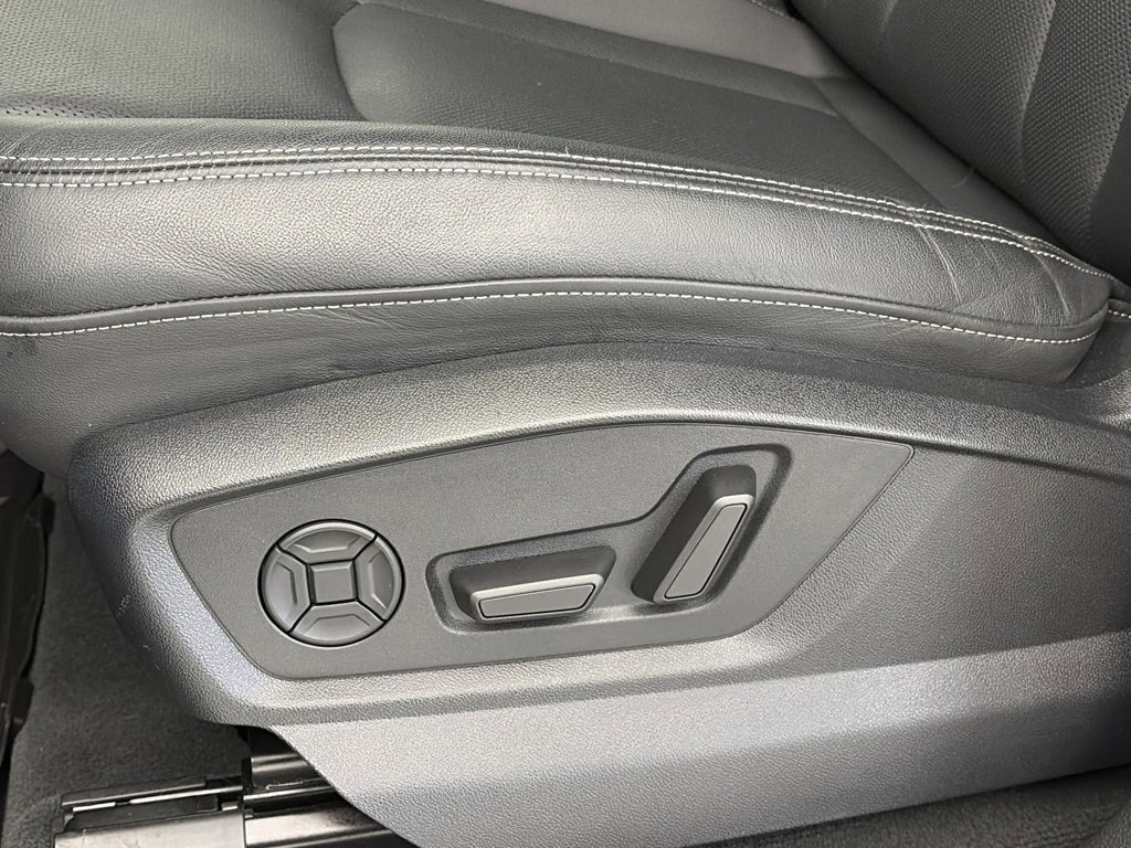 Used 2023 Audi Q8 Prestige image 25