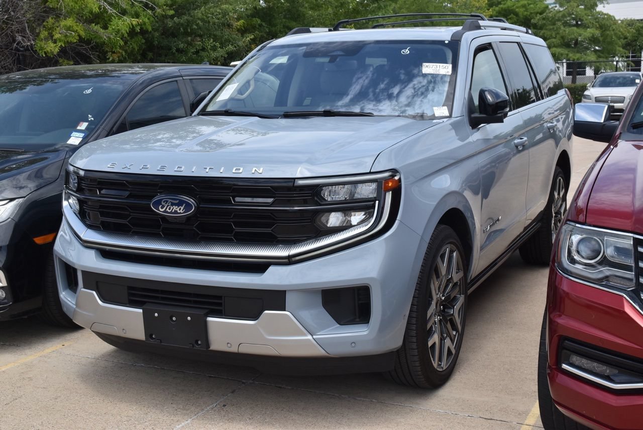 Certified 2025 Ford Expedition Platinum w/ Platinum Ultimate Package AWD/4WD image 2