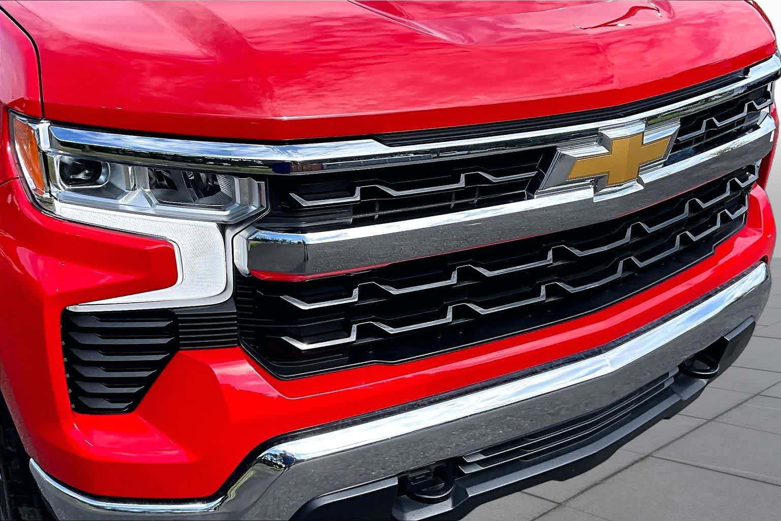 Used 2023 Chevrolet Silverado 1500 LT AWD/4WD image 29