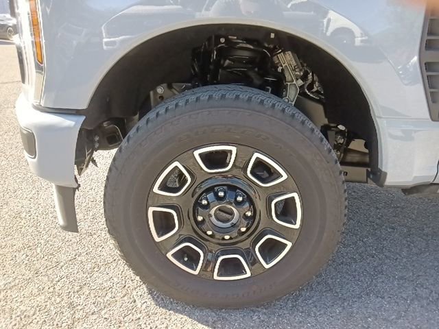 Certified 2026 Ford F350 Platinum w/ FX4 Off-Road Package AWD/4WD image 10