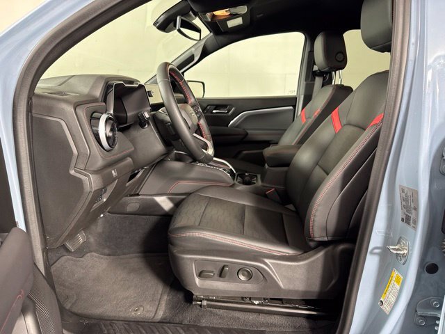 Used 2025 Chevrolet Colorado Z71 AWD/4WD image 11