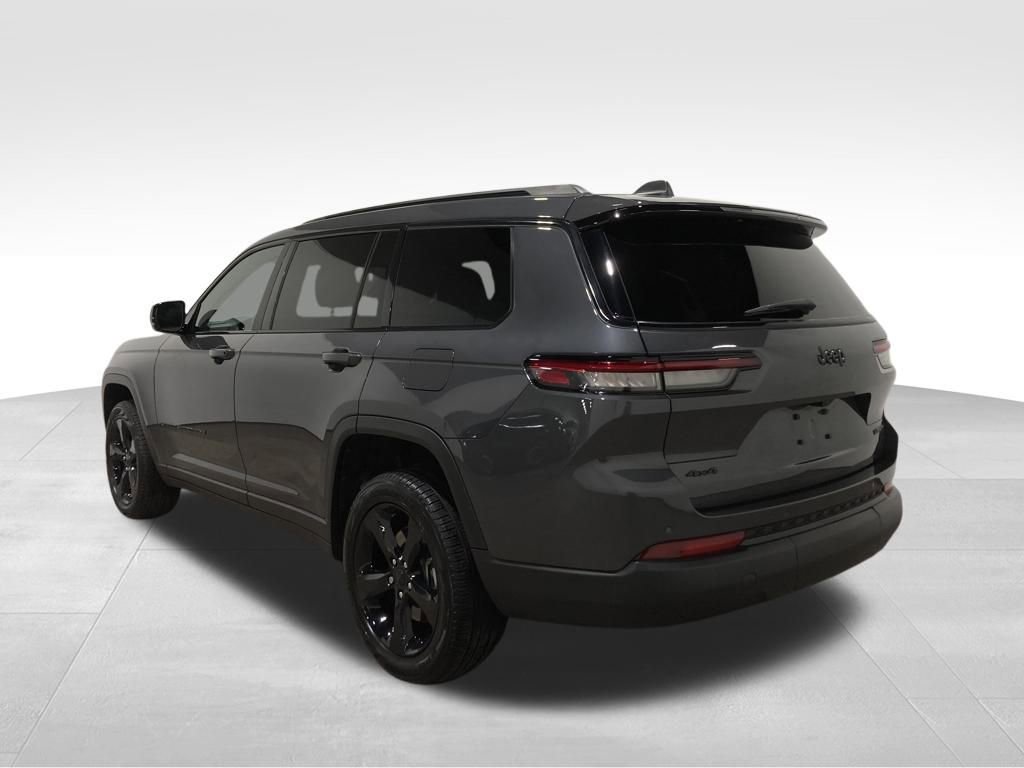 Used 2025 Jeep Grand Cherokee L Limited w/ Black Appearance Package image 5
