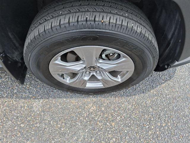 Used 2025 Toyota RAV4 XLE AWD/4WD image 22