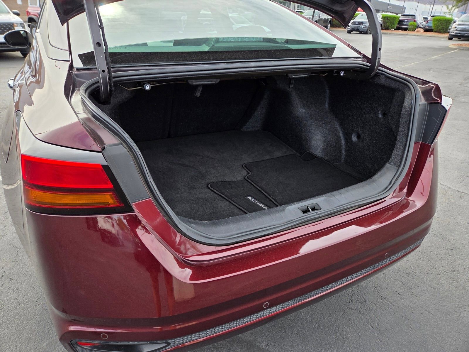 Used 2024 Nissan Altima 2.5 SV image 13