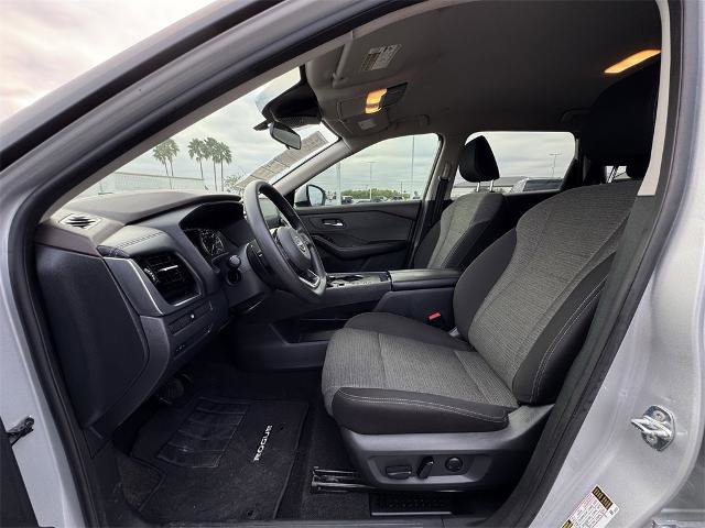 Used 2023 Nissan Rogue SV image 13