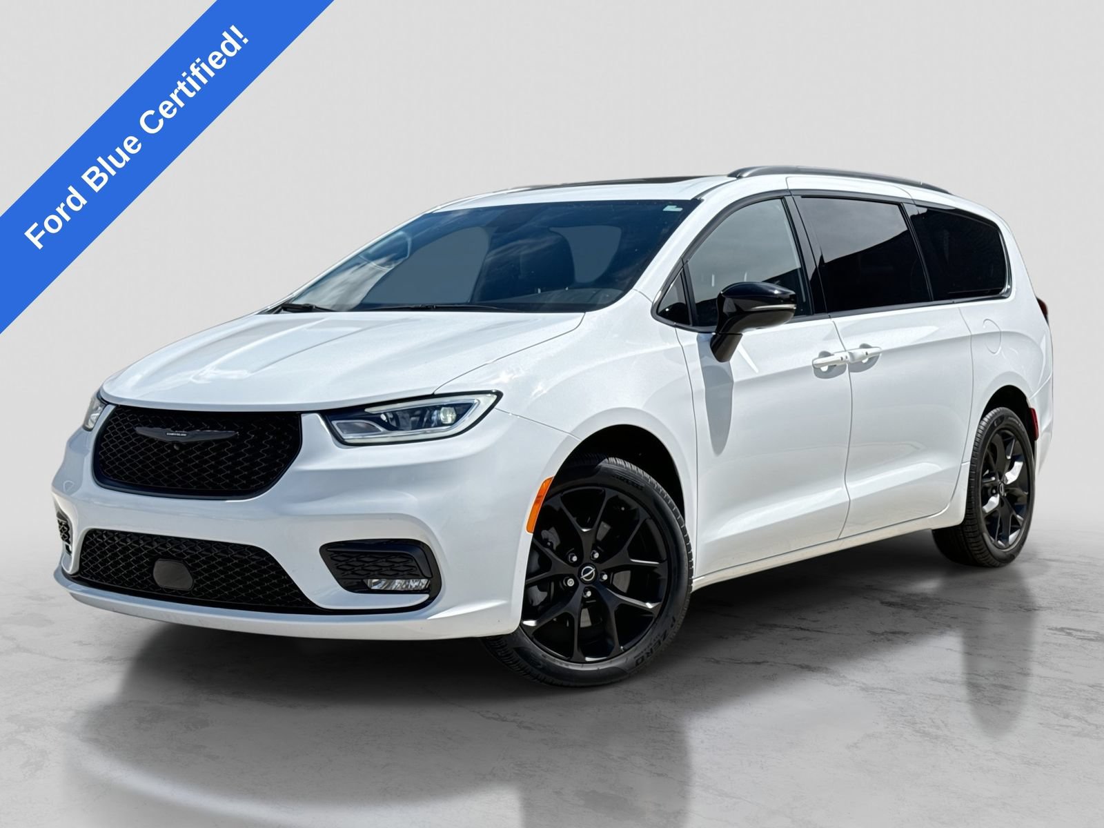 Used 2026 Chrysler Pacifica Limited w/ S Appearance Package AWD/4WD image 1