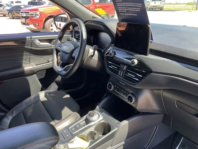 Certified 2025 Ford Escape ST-Line AWD/4WD image 18
