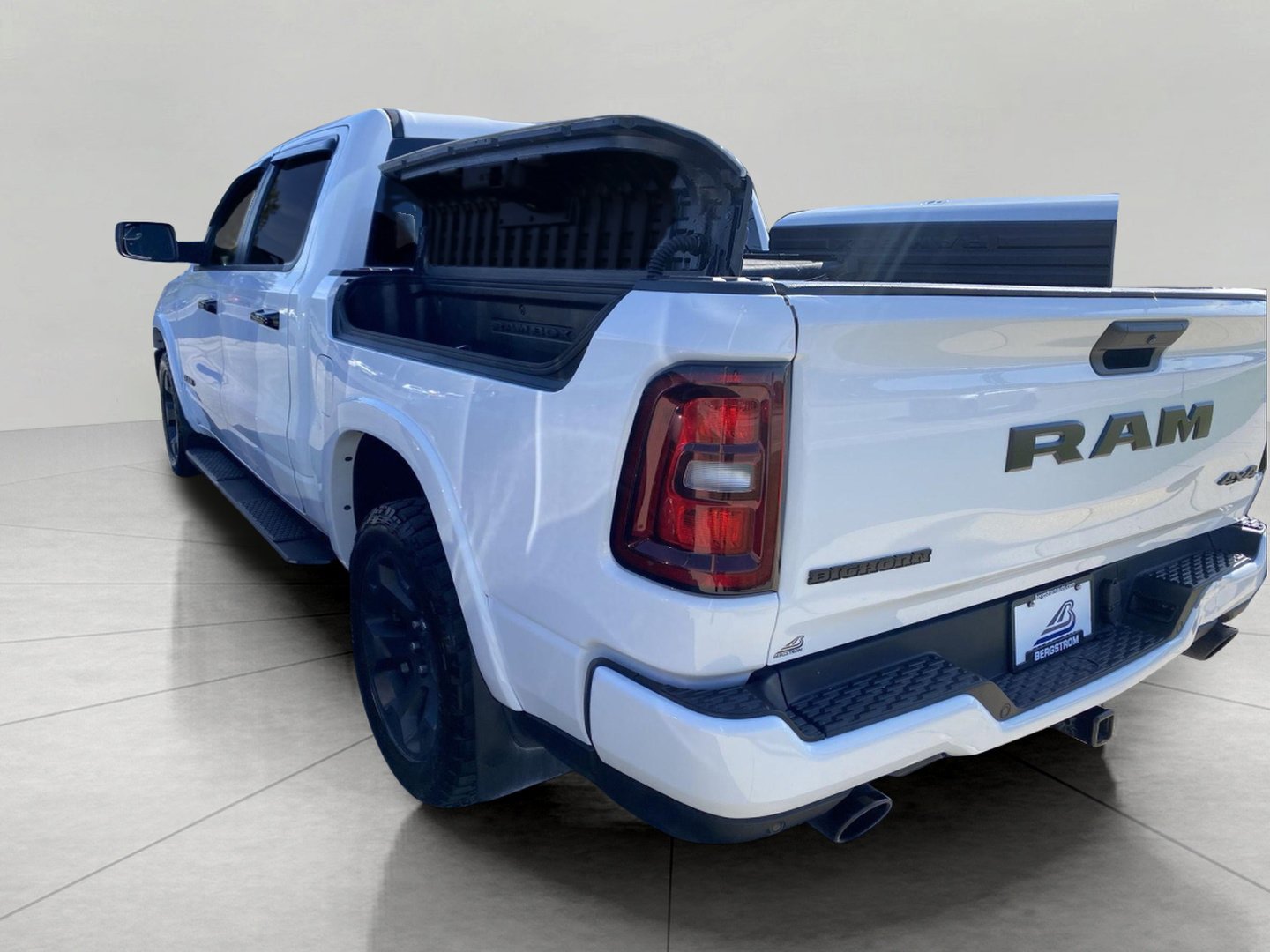 Used 2025 RAM 1500 Big Horn AWD/4WD image 7