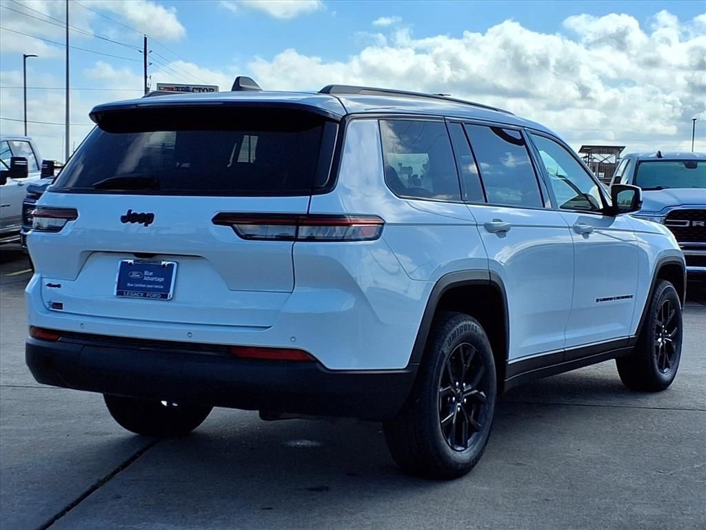 Used 2024 Jeep Grand Cherokee L Laredo image 2