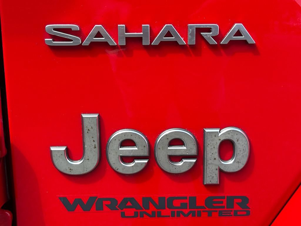 Used 2018 Jeep Wrangler Unlimited Sahara w/ Dual Top Group AWD/4WD image 31