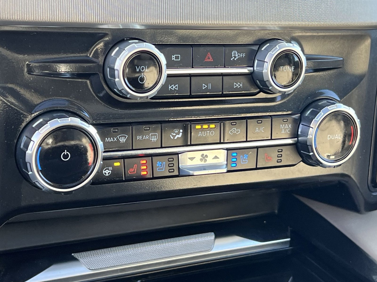 Certified 2025 Ford F450 Platinum w/ Platinum Plus Package image 21