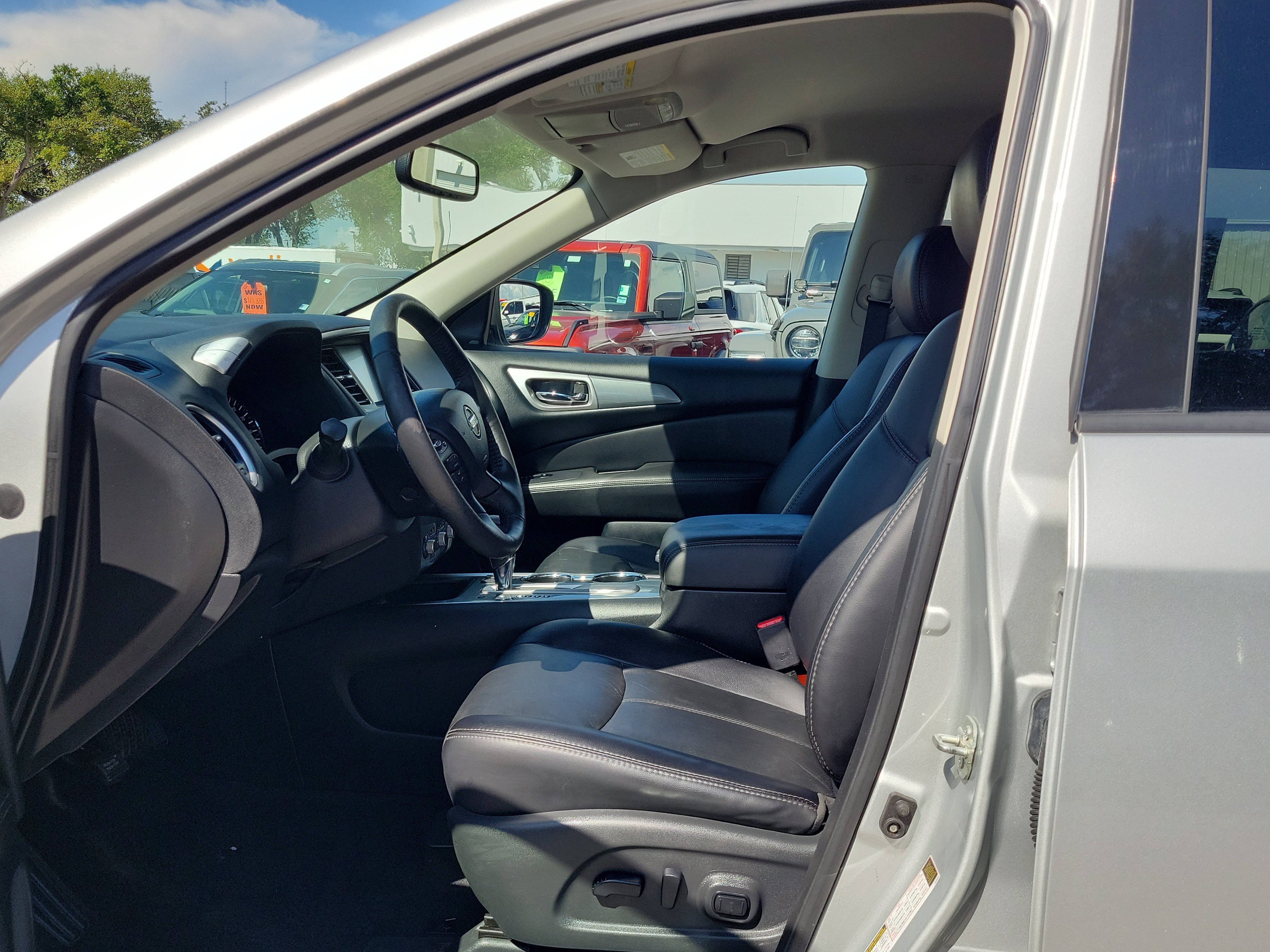 Used 2019 Nissan Pathfinder SL FWD image 21