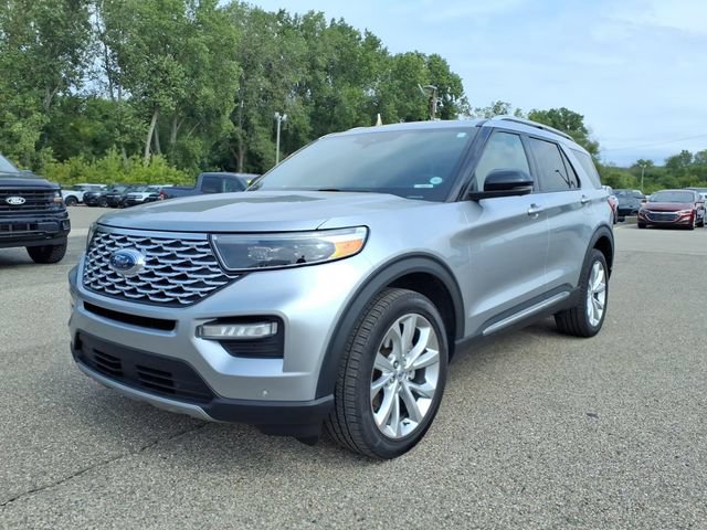 Certified 2022 Ford Explorer Platinum w/ Equipment Group 601A AWD/4WD image 3
