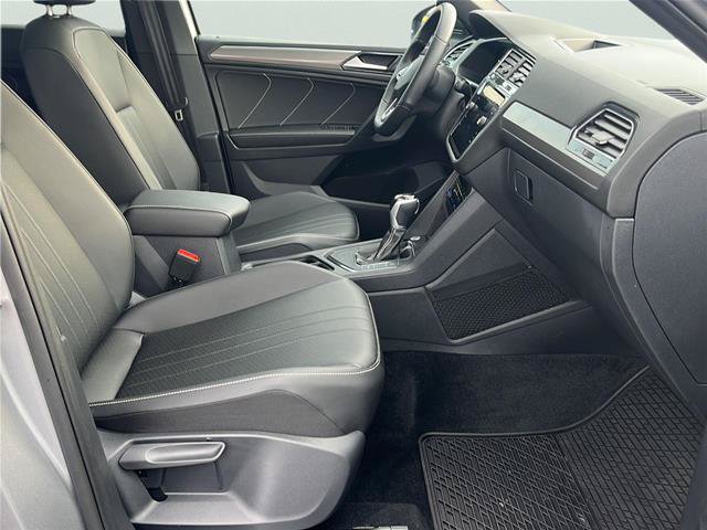 Used 2023 Volkswagen Tiguan SE R-Line FWD image 14