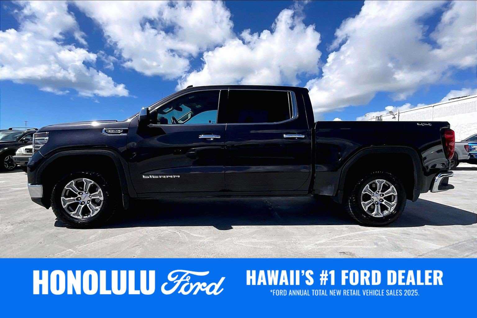 Used 2025 GMC Sierra 1500 SLT AWD/4WD image 3