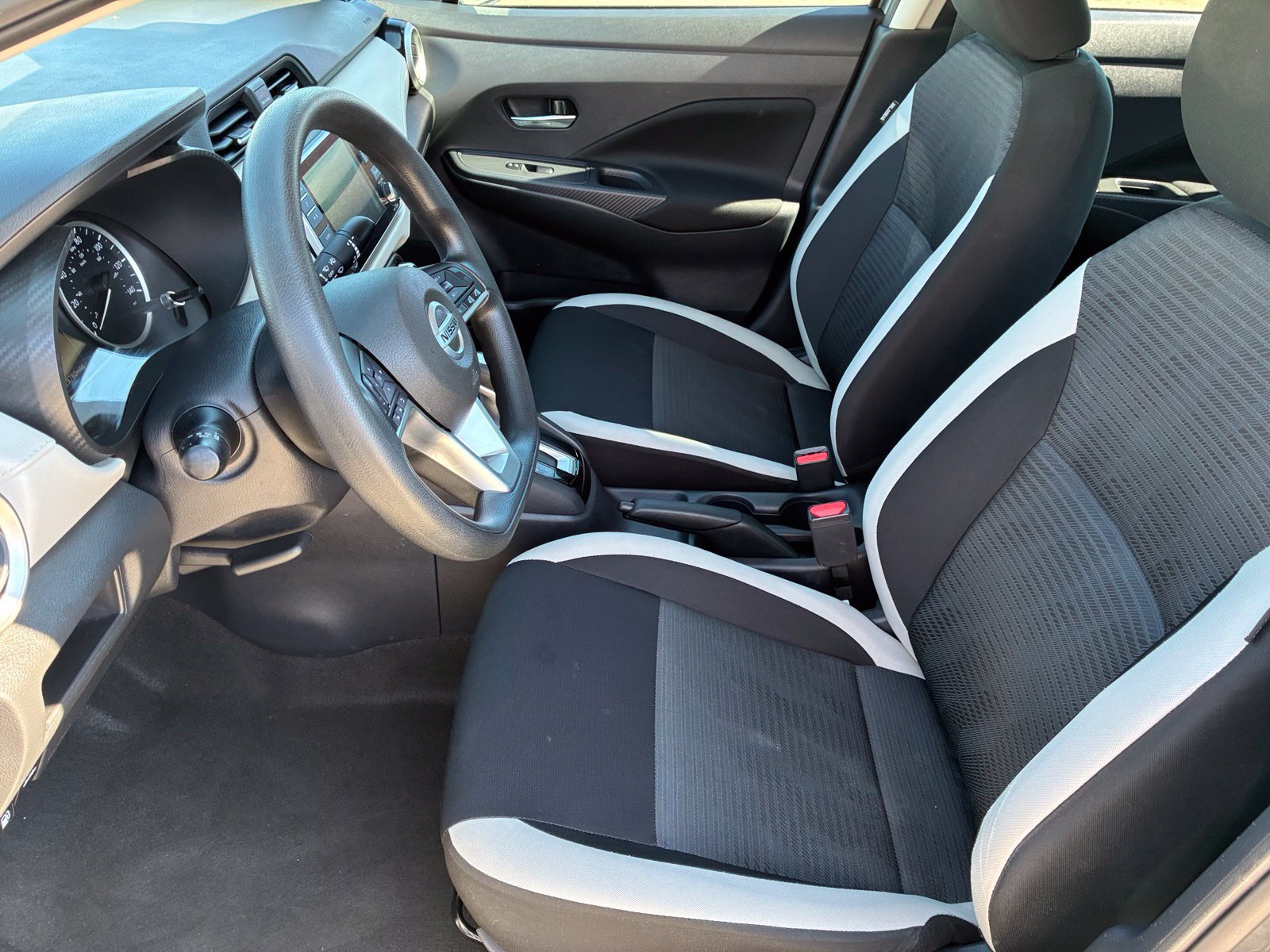 Used 2021 Nissan Versa SV FWD image 13