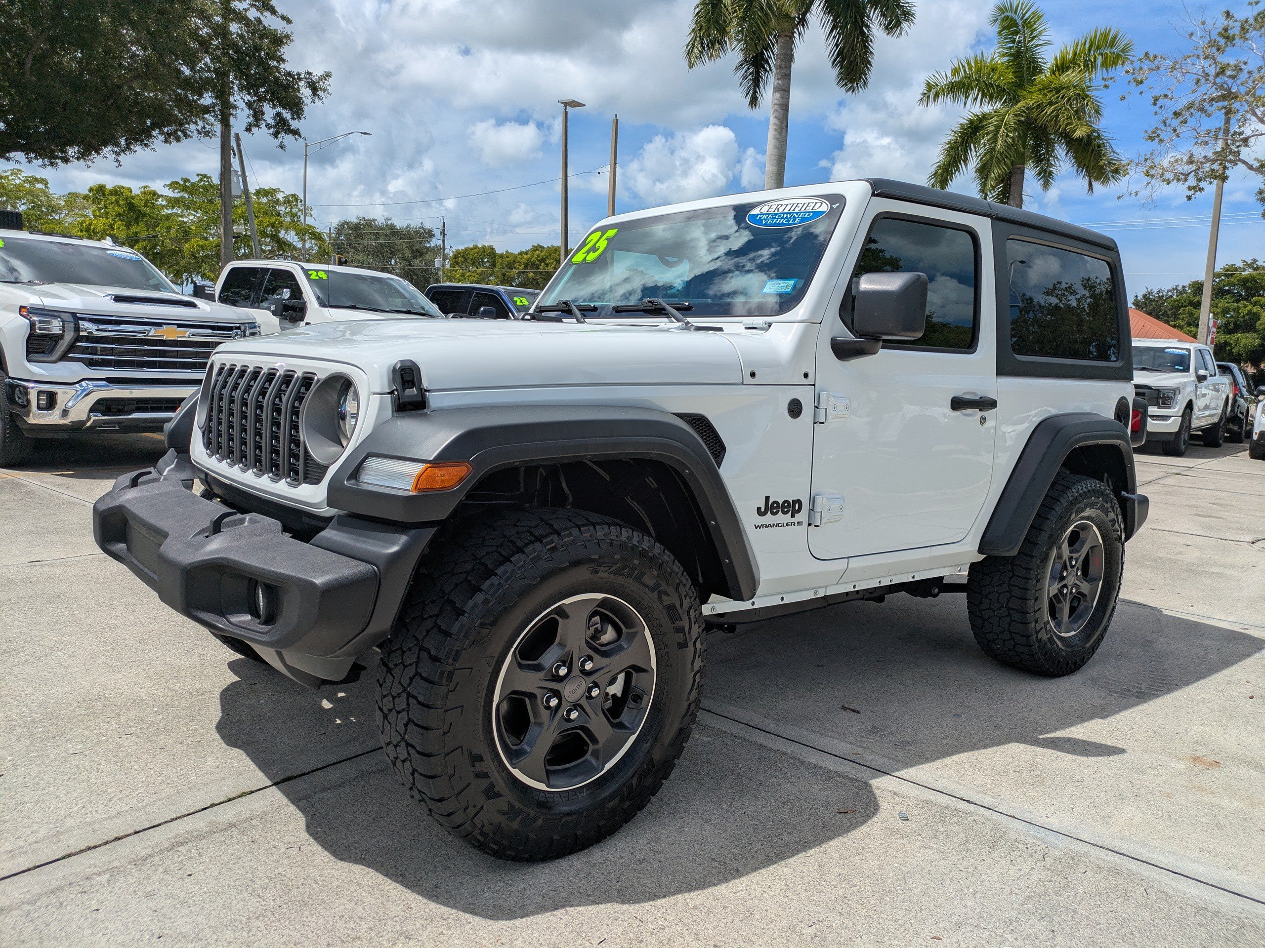 Used 2025 Jeep Wrangler Sport AWD/4WD image 7