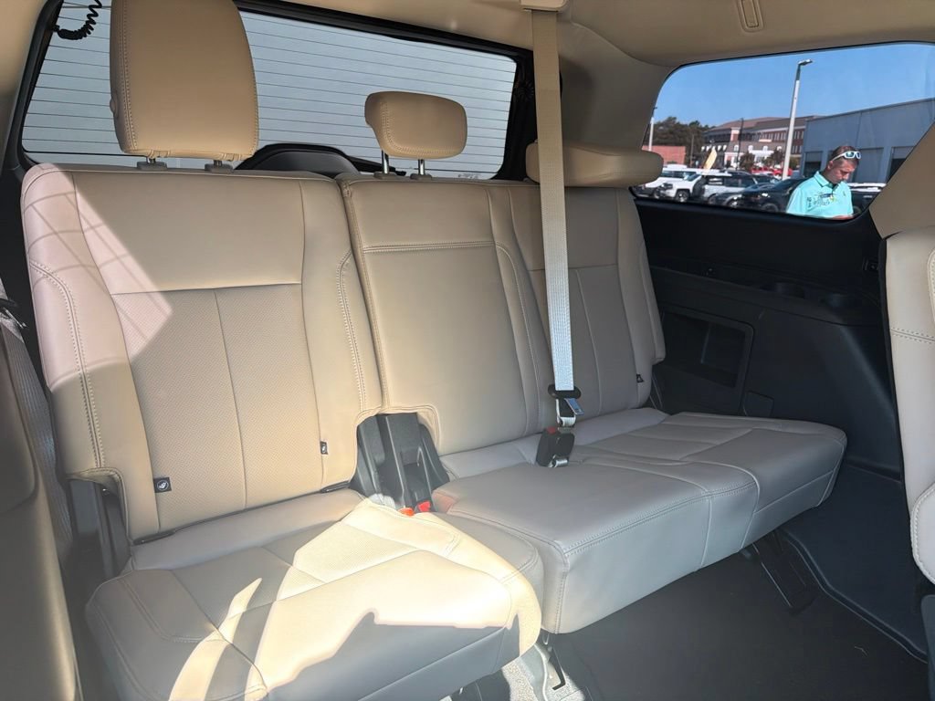Certified 2024 Ford Expedition XLT RWD image 18