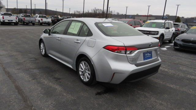 Used 2023 Toyota Corolla LE w/ LE Convenience Package image 3