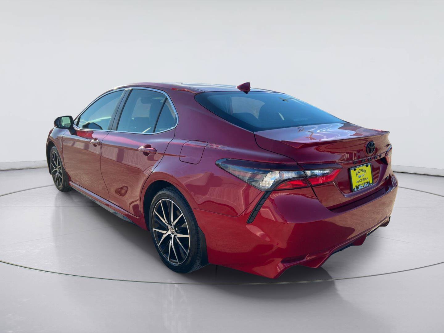 Used 2024 Toyota Camry SE FWD image 4