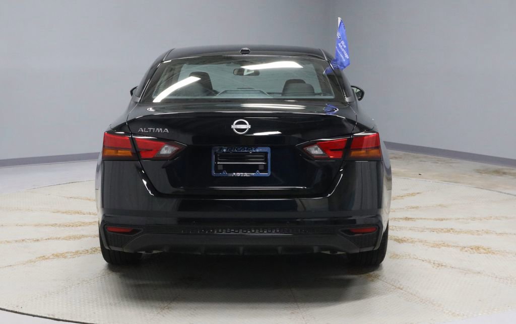 Used 2025 Nissan Altima 2.5 SV image 4
