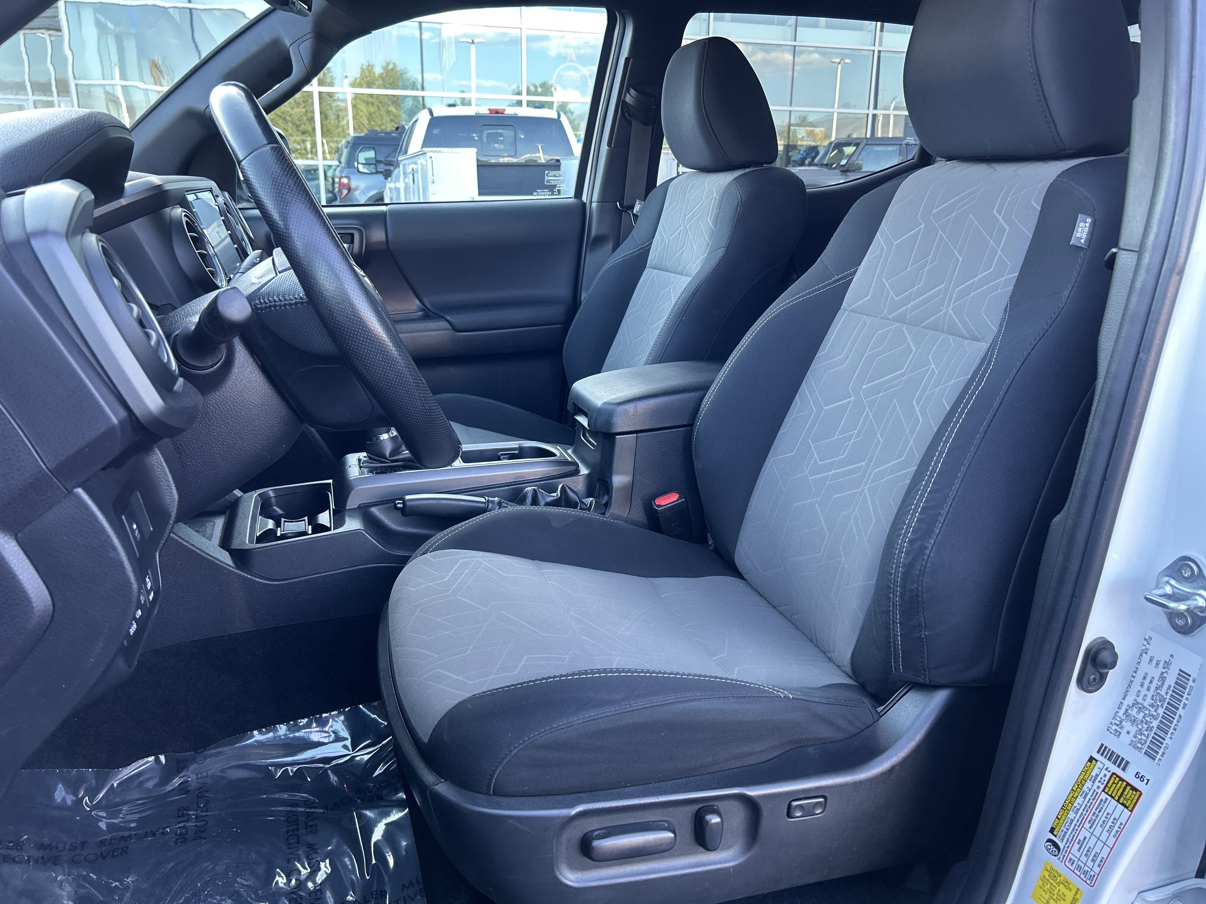 Used 2022 Toyota Tacoma TRD Off-Road AWD/4WD image 12