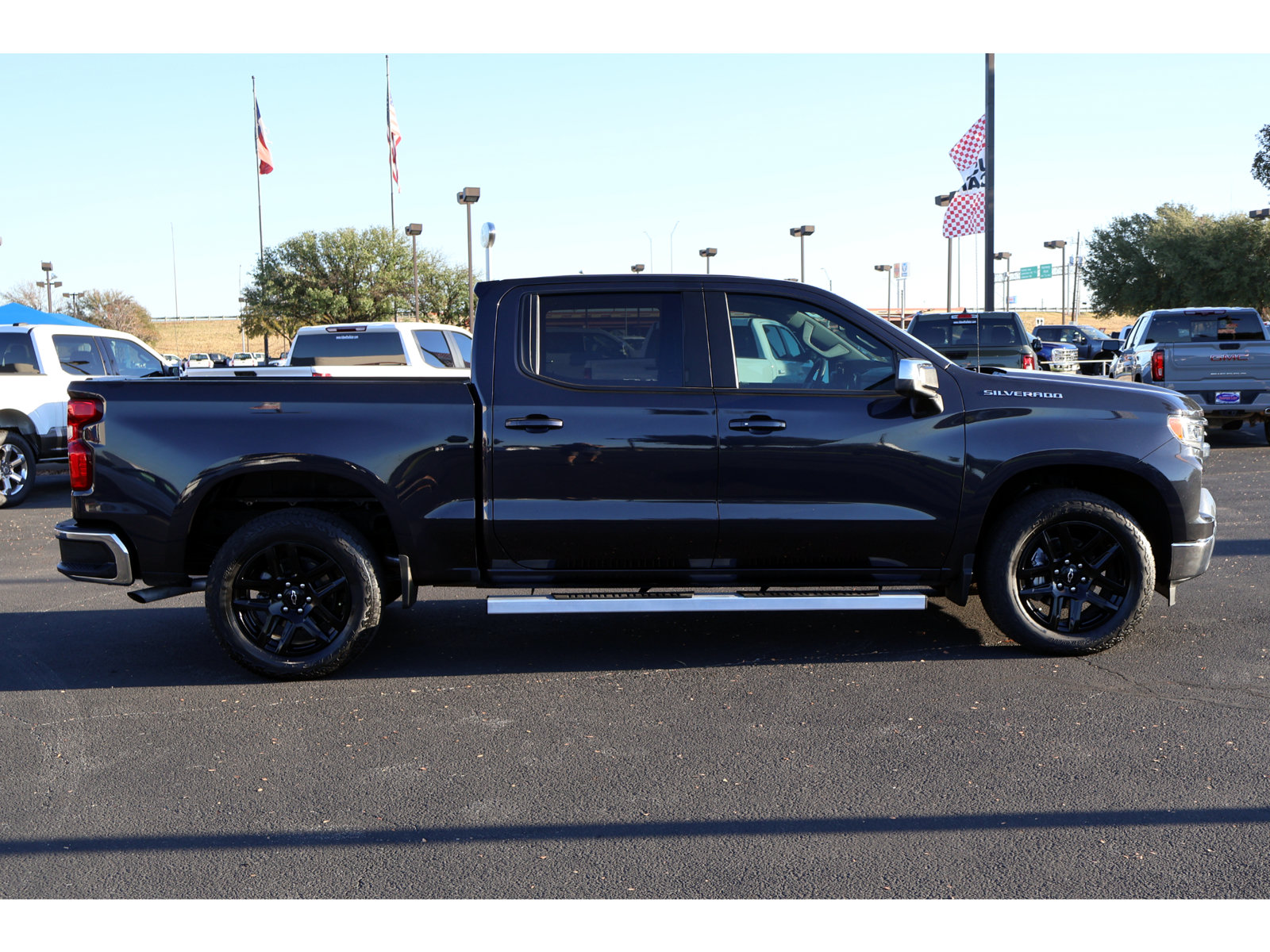 Used 2024 Chevrolet Silverado 1500 LT RWD image 11