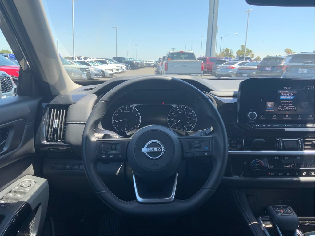 Used 2025 Nissan Pathfinder SV FWD image 18