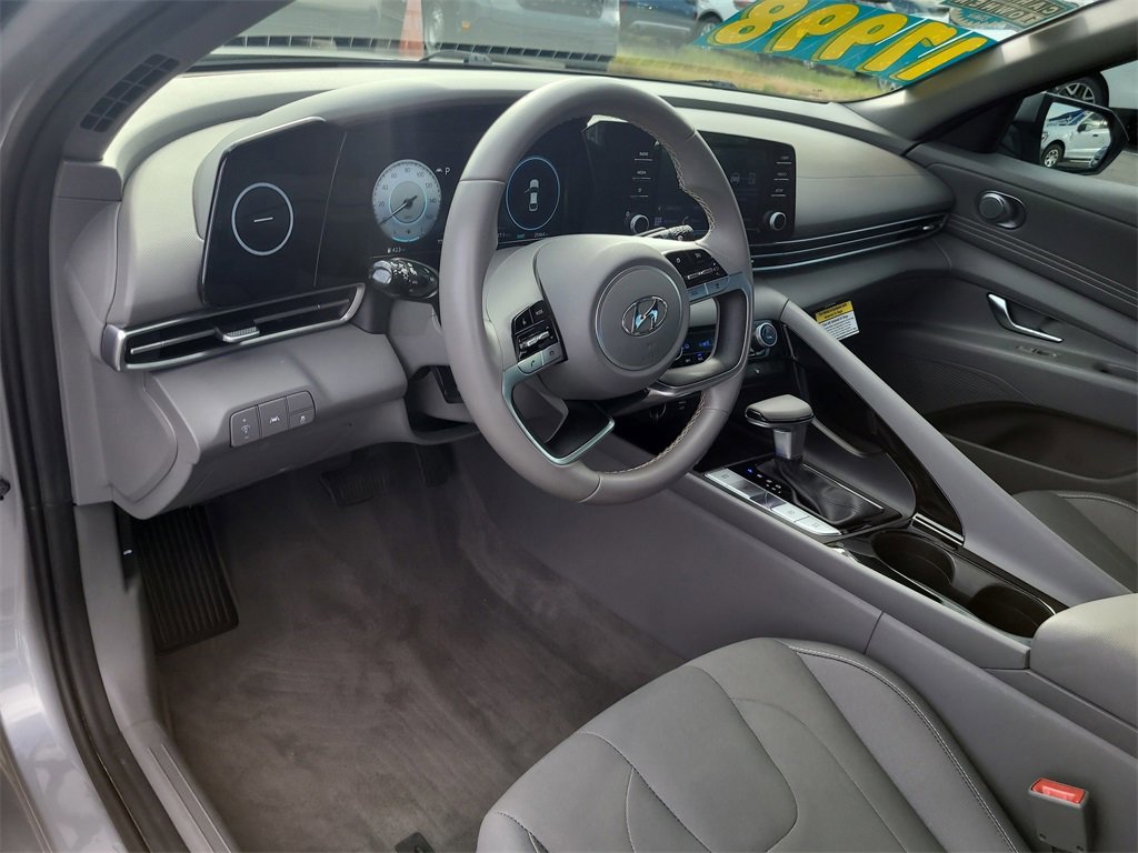 Used 2022 Hyundai Elantra SEL w/ Convenience + Premium Package image 14