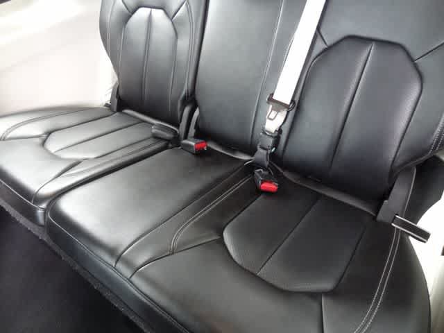 Used 2023 Chrysler Pacifica Touring-L FWD image 9