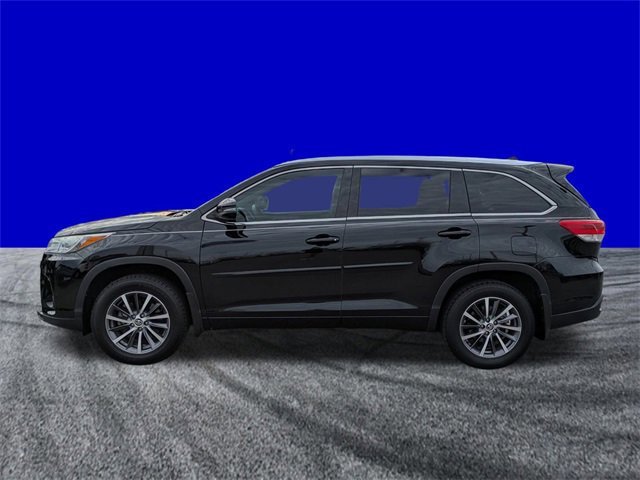 Used 2018 Toyota Highlander XLE image 2