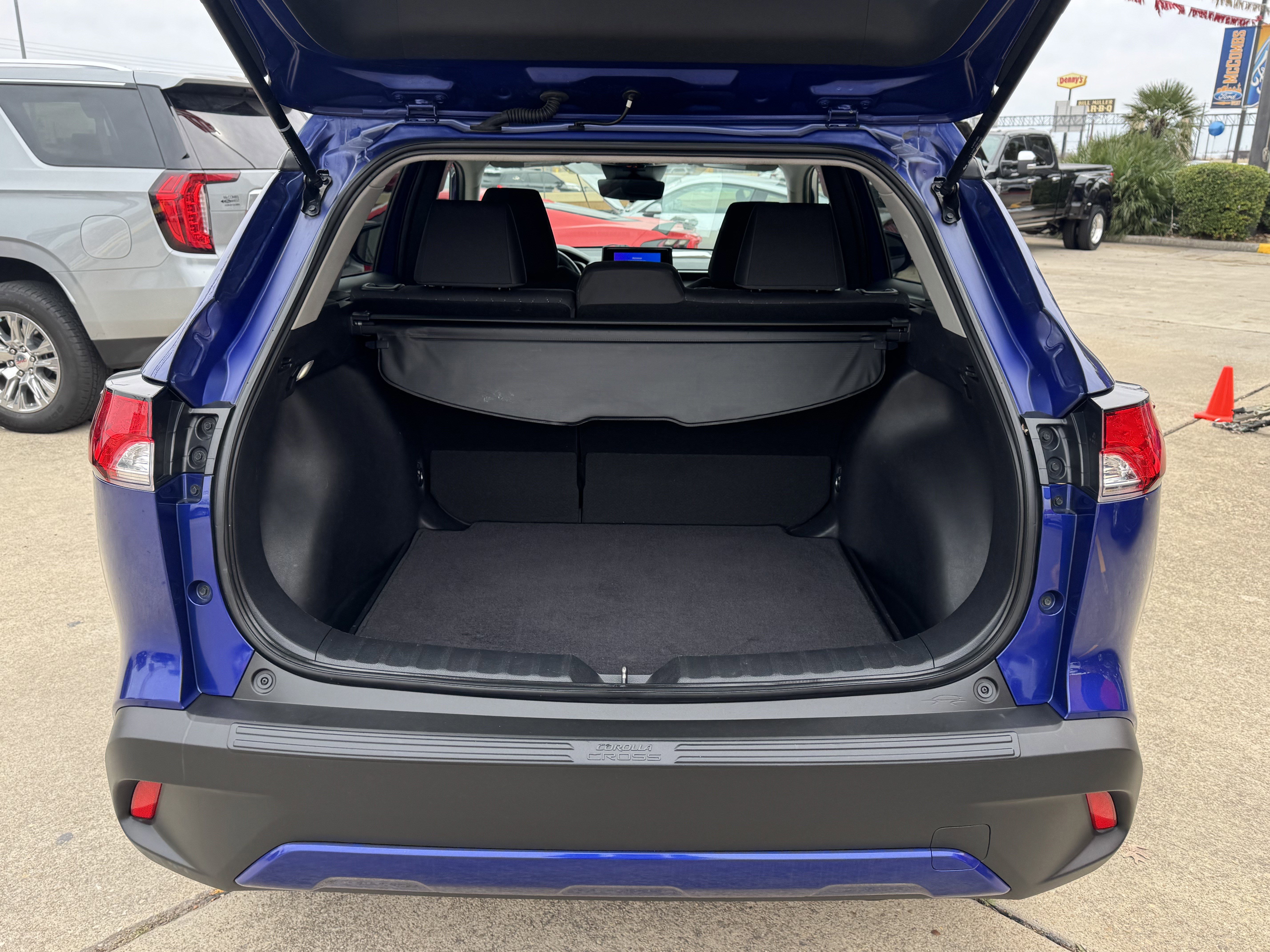 Used 2024 Toyota Corolla Cross LE image 8