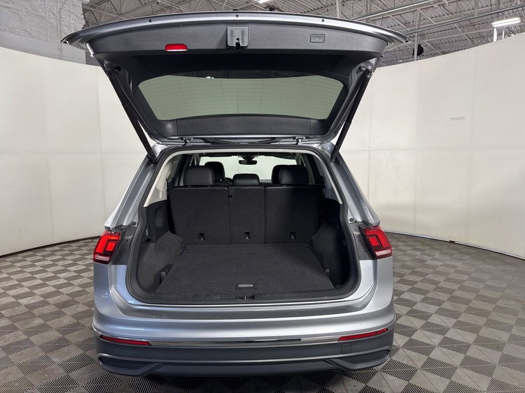 Used 2024 Volkswagen Tiguan SE image 9