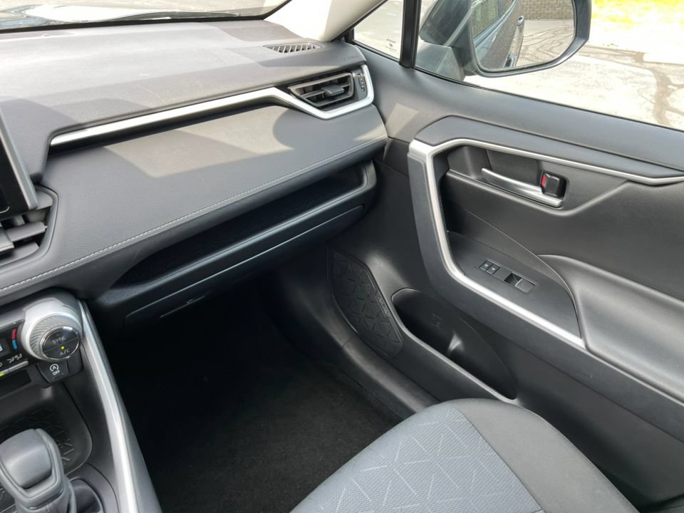 Used 2025 Toyota RAV4 XLE AWD/4WD image 28