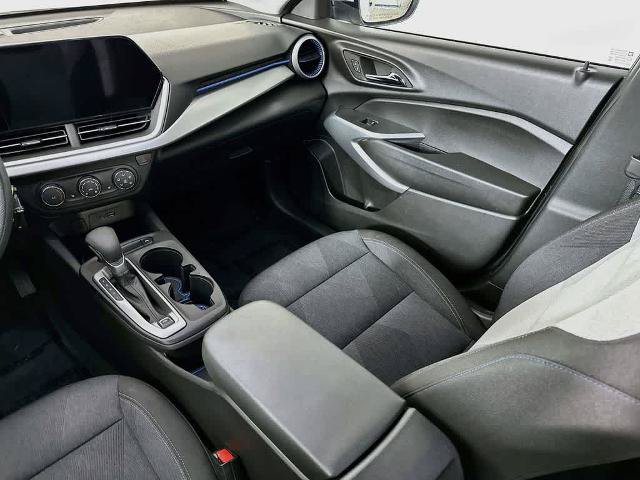 Used 2024 Chevrolet Trax LS w/ LS Convenience Package FWD image 10