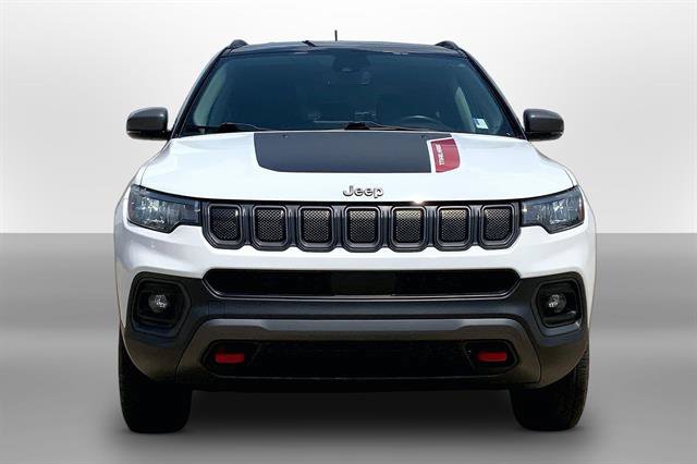 Used 2022 Jeep Compass Trailhawk w/ Trailhawk Convenience Group AWD/4WD image 3