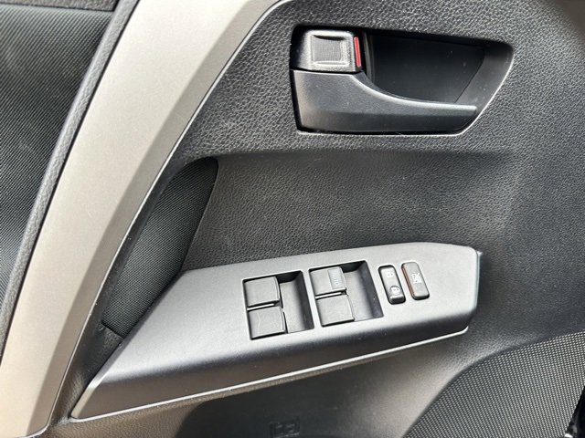 Used 2018 Toyota RAV4 LE image 10