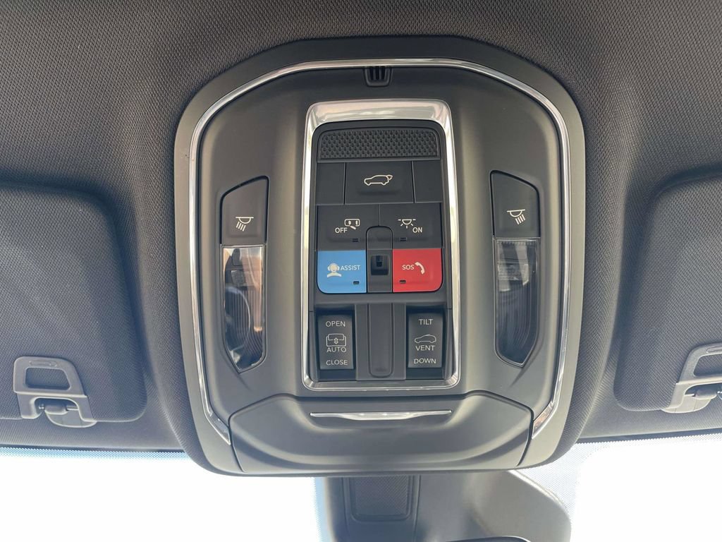 Used 2023 Jeep Grand Cherokee Altitude AWD/4WD image 29