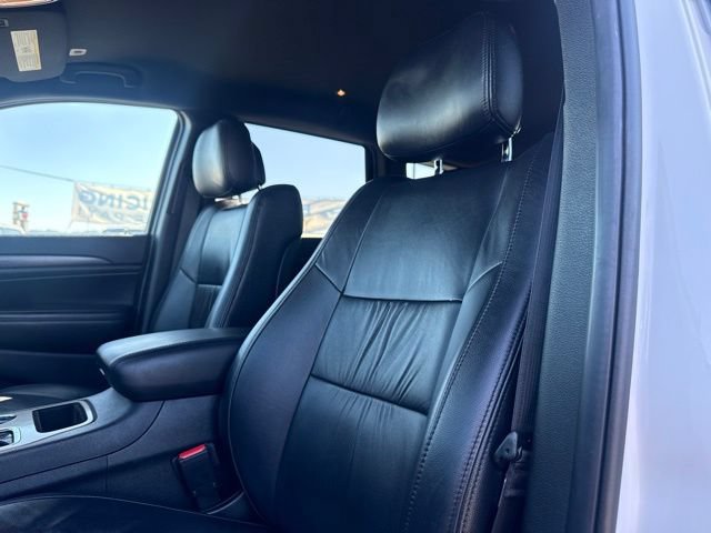 Used 2017 Jeep Grand Cherokee Laredo AWD/4WD image 18