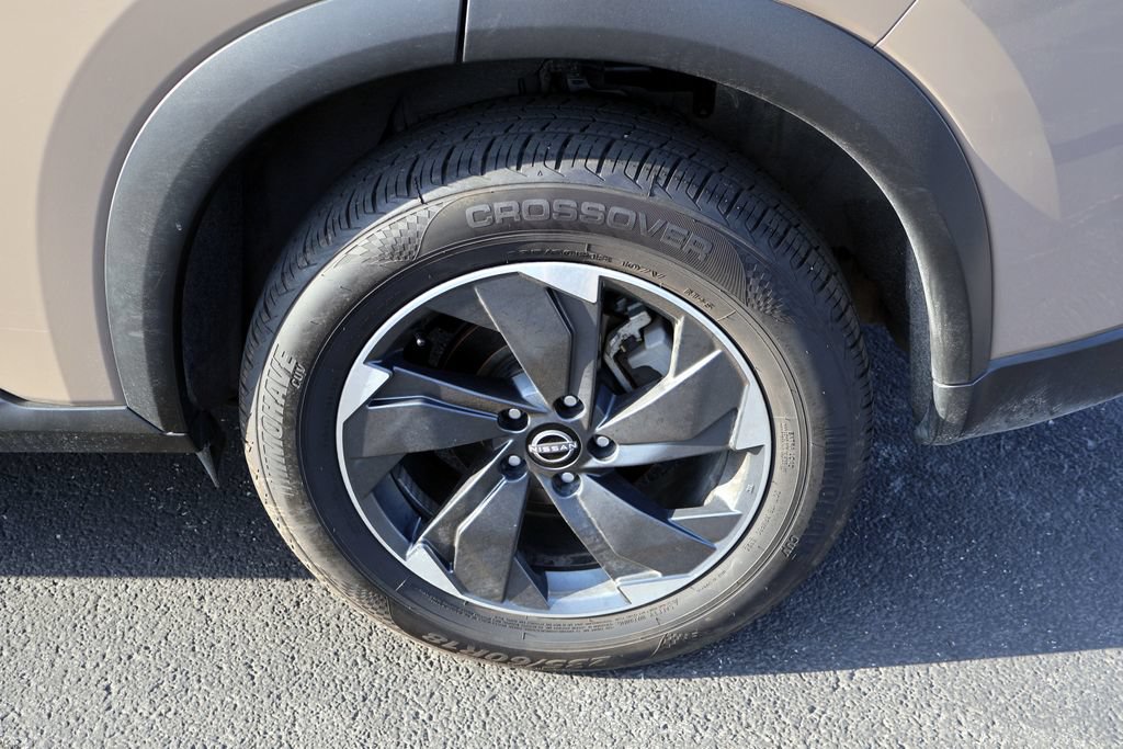 Used 2025 Nissan Rogue SV AWD/4WD image 18